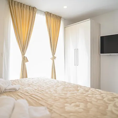 Luxury And Gold בית הארחה