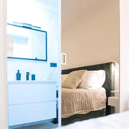 Luxury And Gold בית הארחה 4*