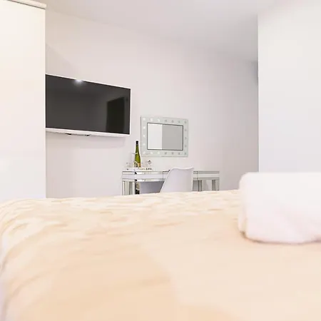 Luxury And Gold ספליט